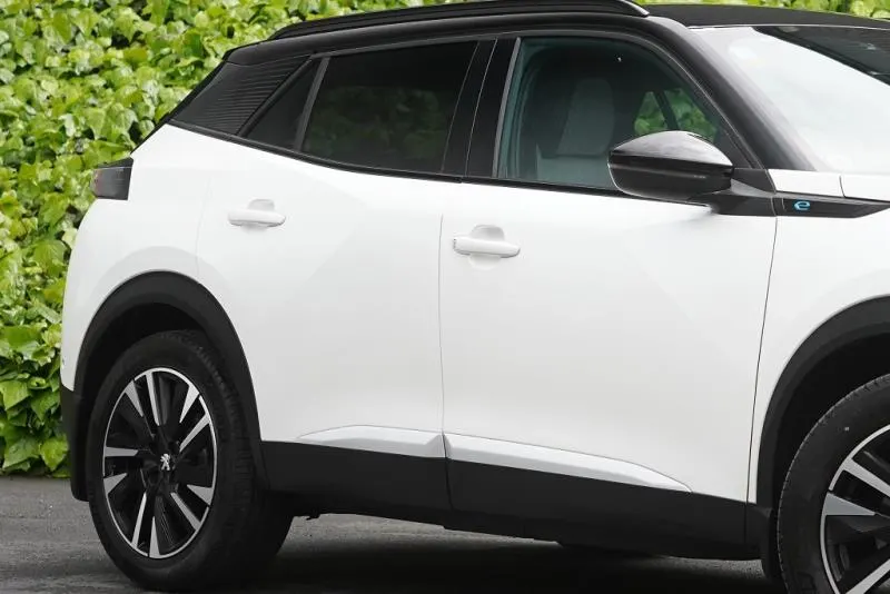 2021 Peugeot e-2008 GT (50kWh) — photo 5