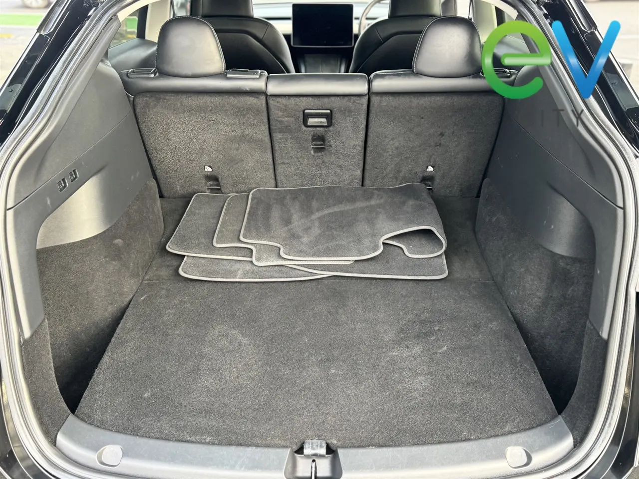 2022 Tesla Model Y Rear Wheel Drive — photo 18