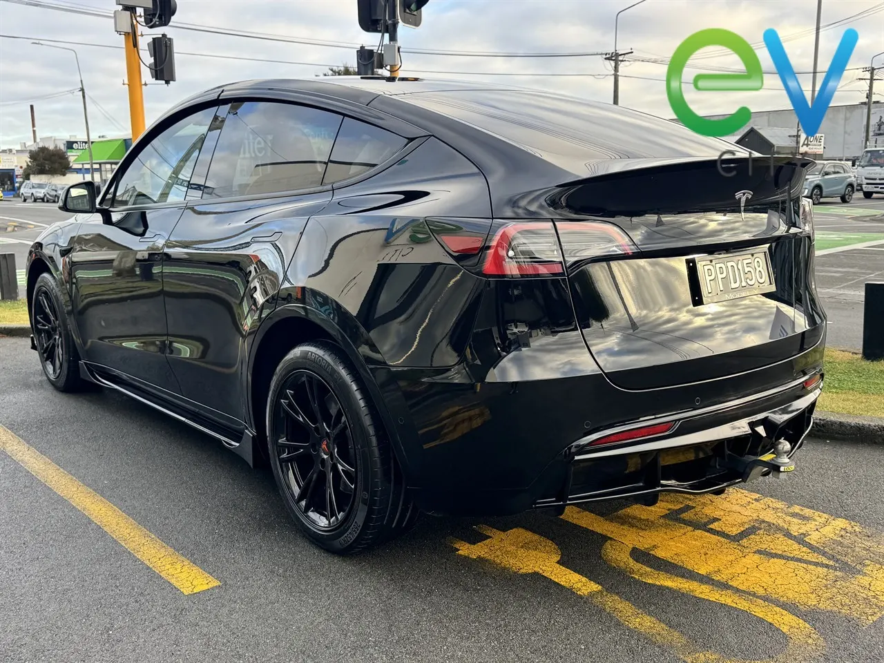 2022 Tesla Model Y Rear Wheel Drive — photo 6