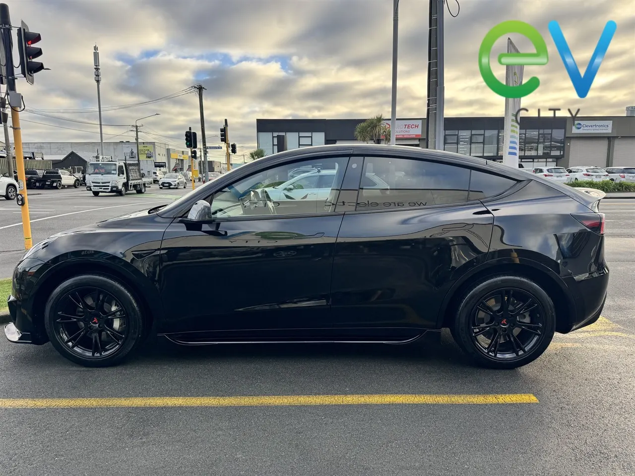 2022 Tesla Model Y Rear Wheel Drive — photo 7