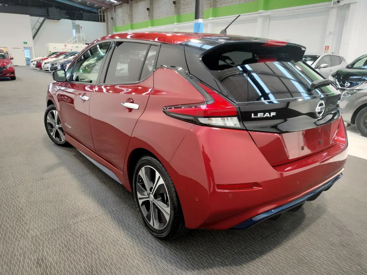 2017 Nissan Leaf G (40kWh) — photo 6