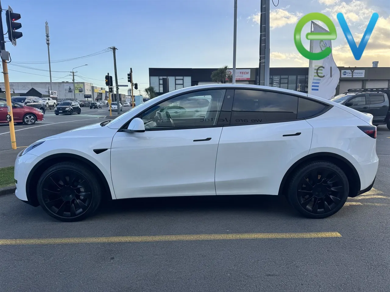 2023 Tesla Model Y Rear Wheel Drive, photo 6