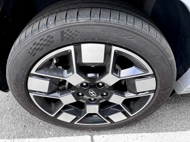 2023 Hyundai Kona Lounge (64kWh) — photo 9