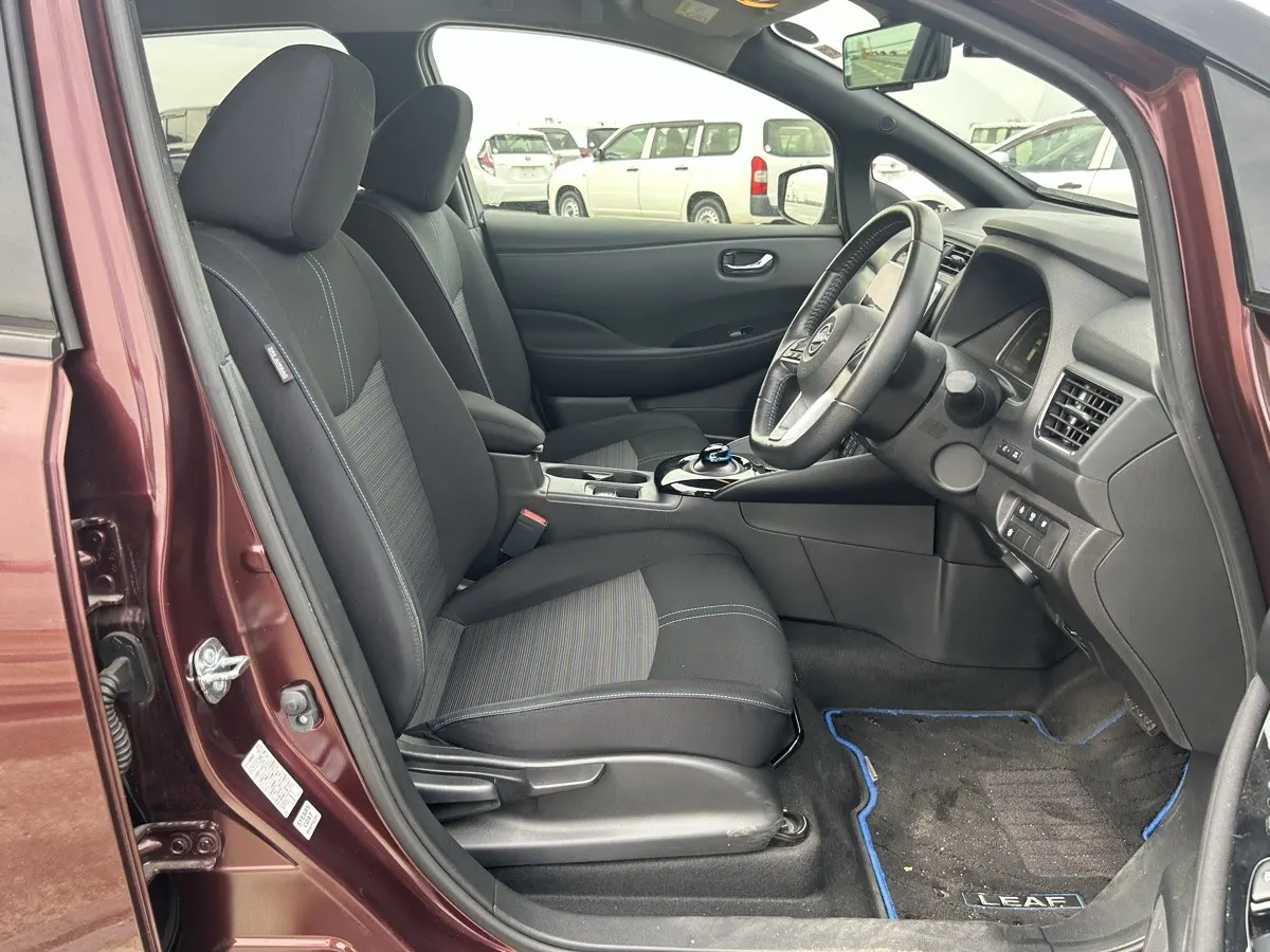 2022 Nissan Leaf X V Selection (40kWh) — photo 6