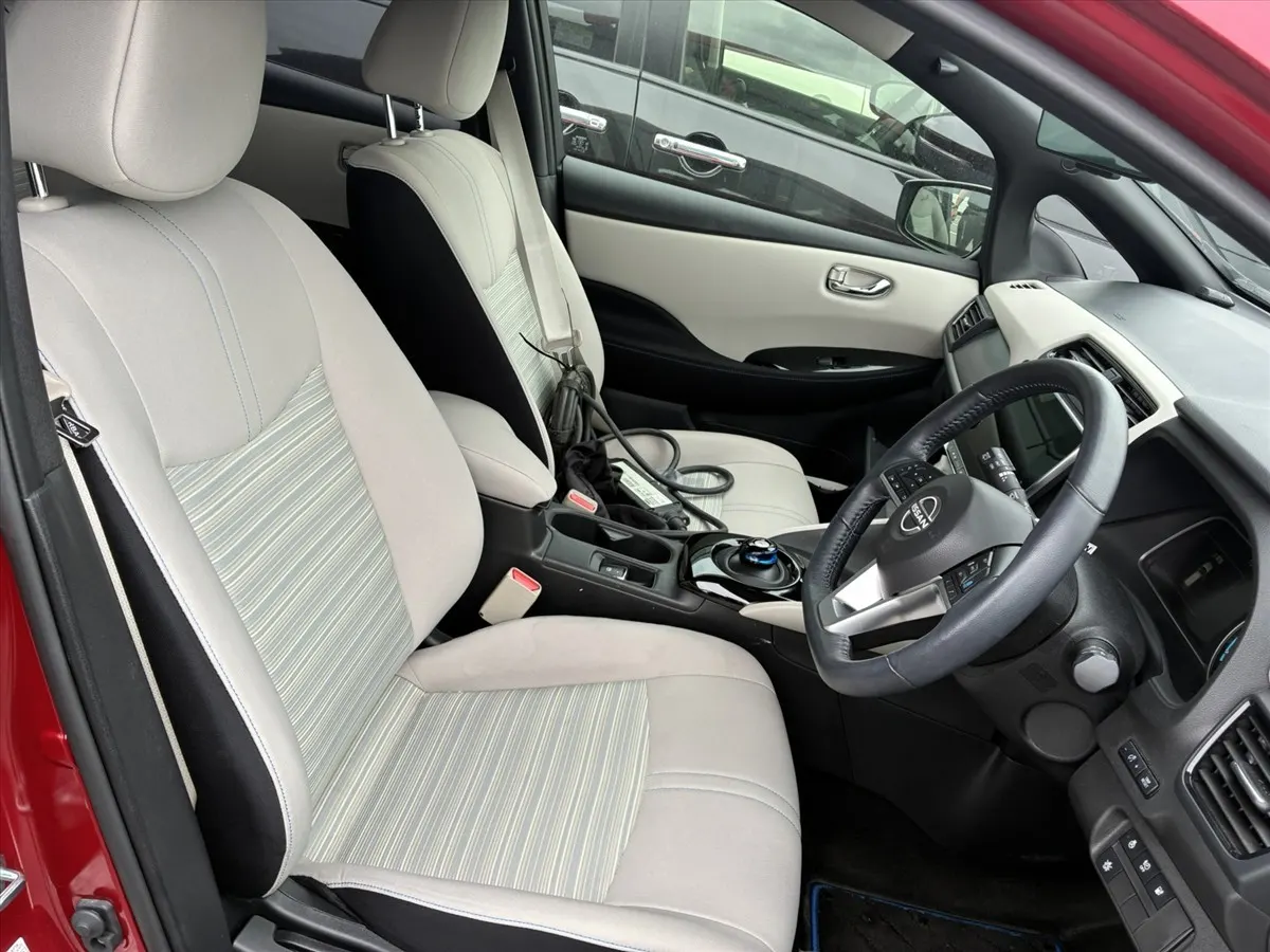 2021 Nissan Leaf X V Selection (40kWh) — photo 6