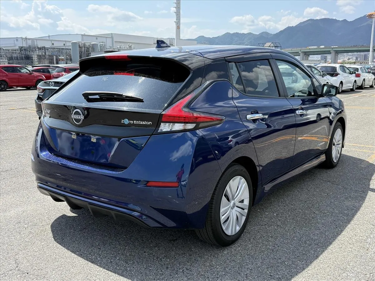 2022 Nissan Leaf S (40kWh) — photo 2
