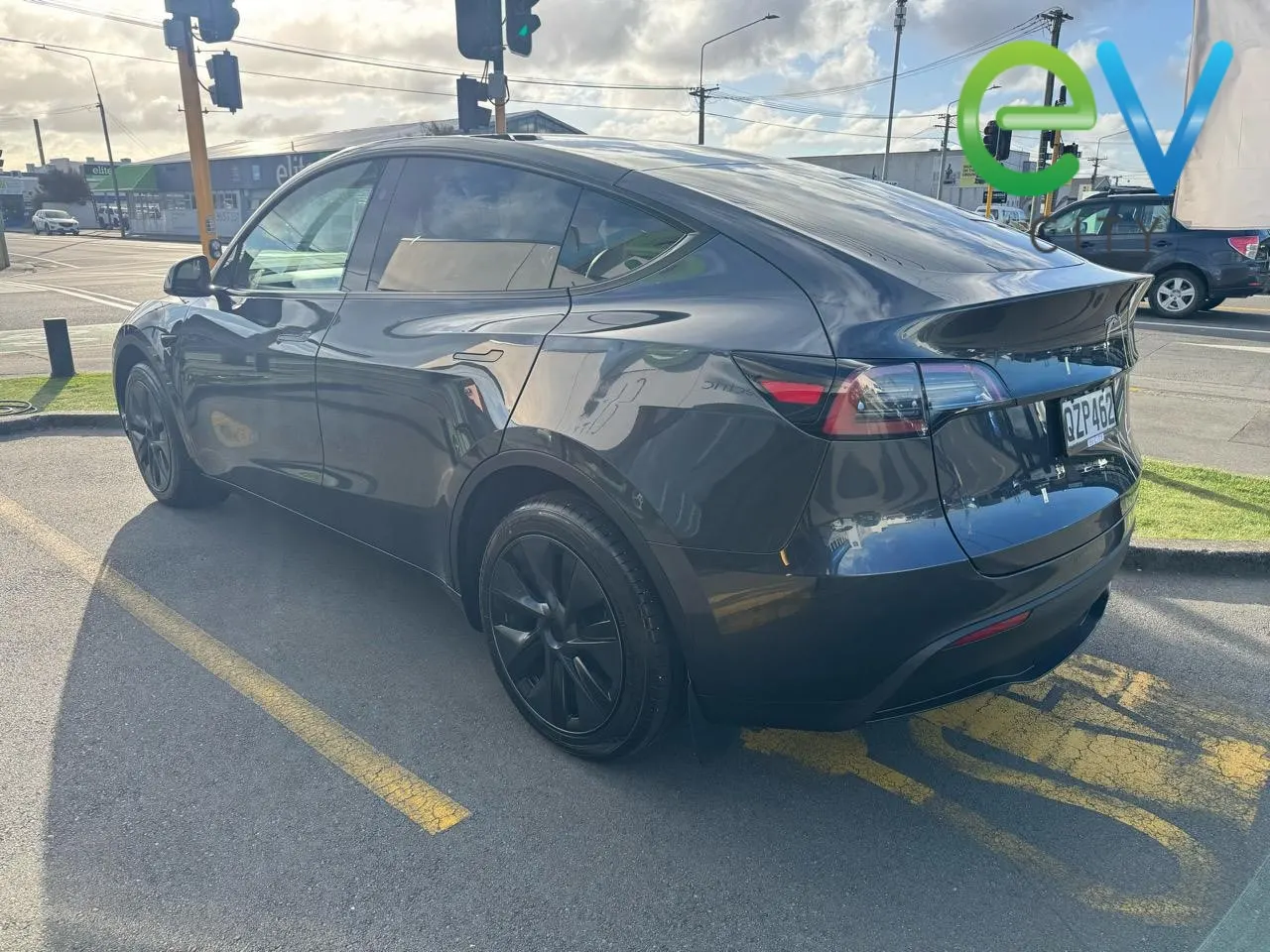 2024 Tesla Model Y AWD LONG RANGE 79KWH — photo 5