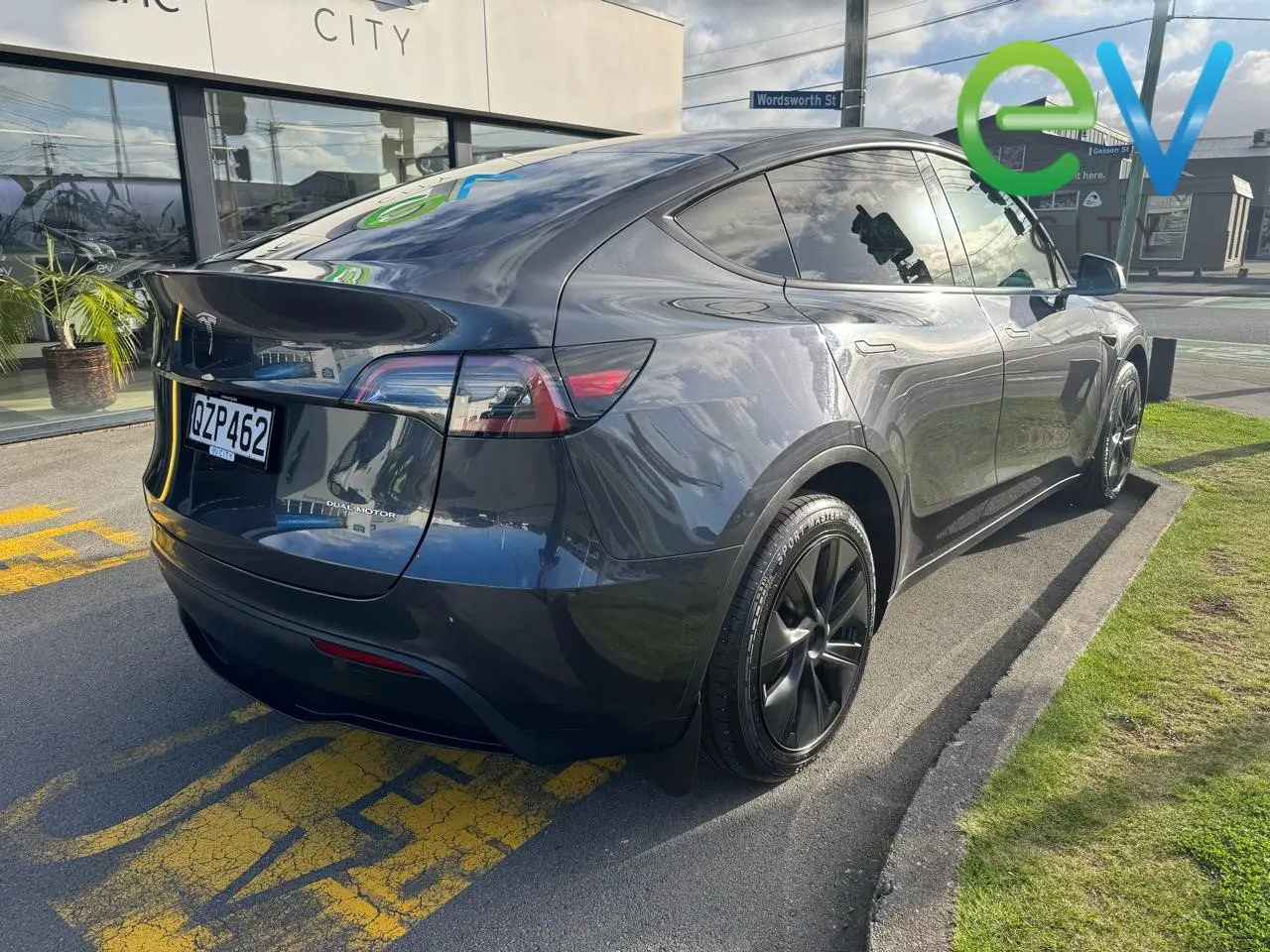 2024 Tesla Model Y AWD LONG RANGE 79KWH — photo 3