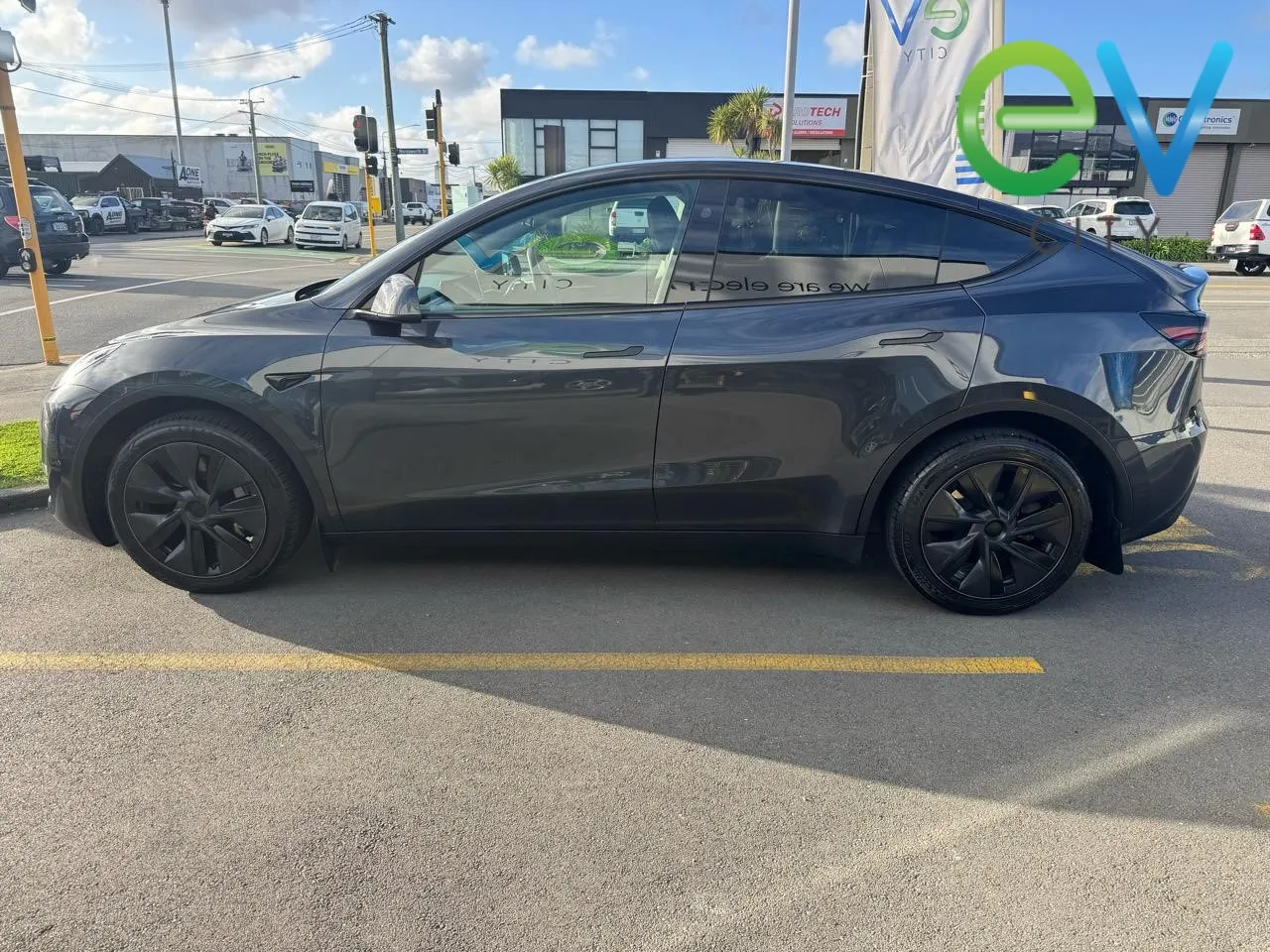 2024 Tesla Model Y AWD LONG RANGE 79KWH — photo 6