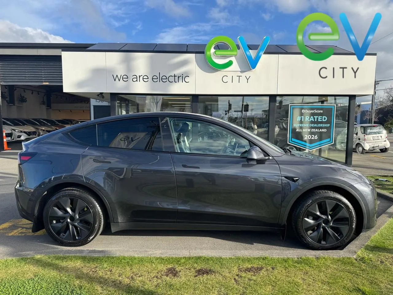 2024 Tesla Model Y AWD LONG RANGE 79KWH — photo 2