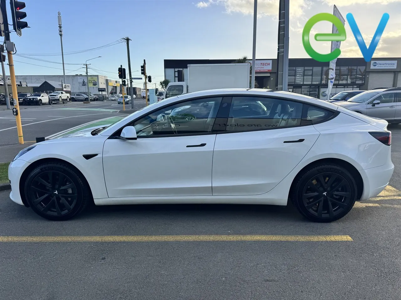 2023 Tesla Model 3 Standard Range Plus, photo 6