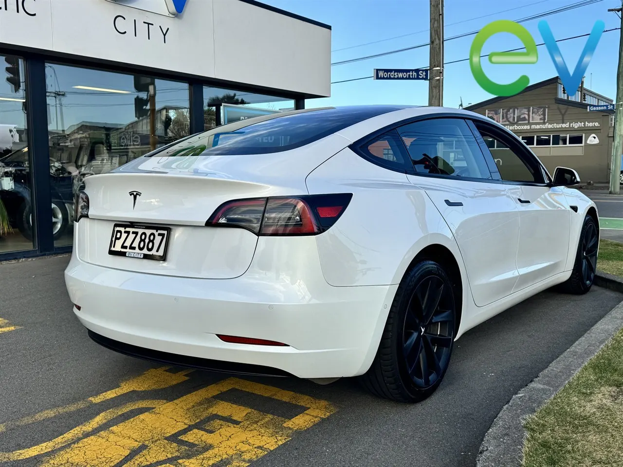2023 Tesla Model 3 Standard Range Plus, photo 3