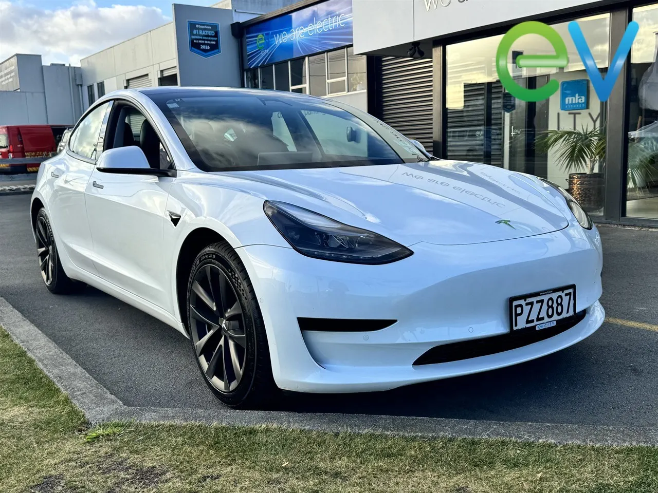2023 Tesla Model 3 Standard Range Plus, photo 2