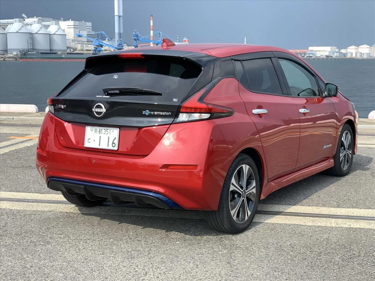 2022 Nissan Leaf X V Selection (40kWh) — photo 2