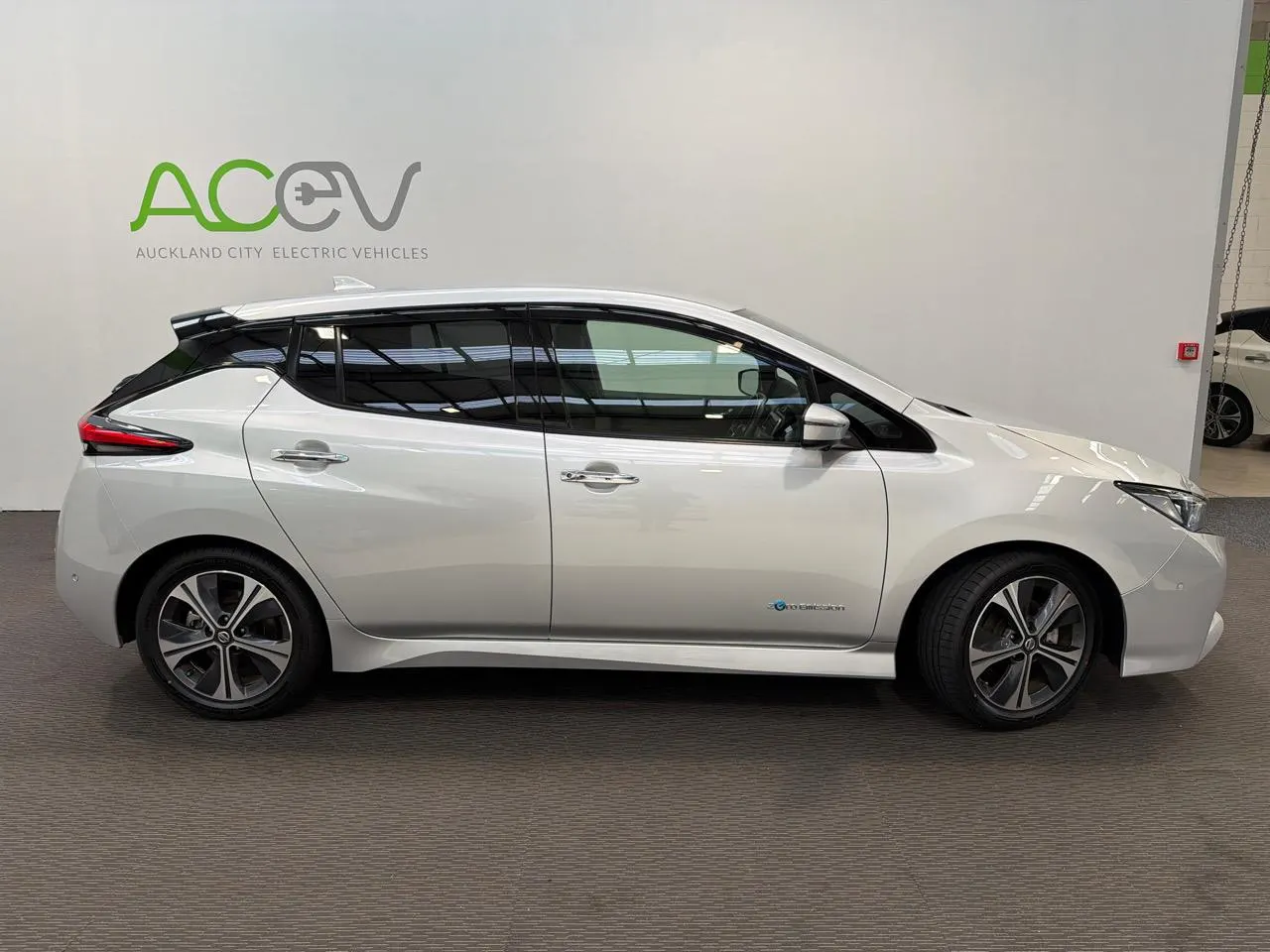 2020 Nissan Leaf G (40kWh) — photo 3