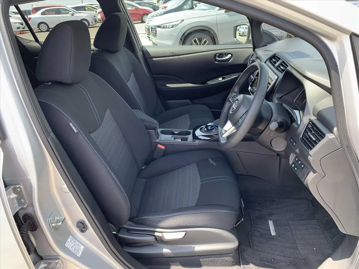 2022 Nissan Leaf G (40kWh) — photo 6