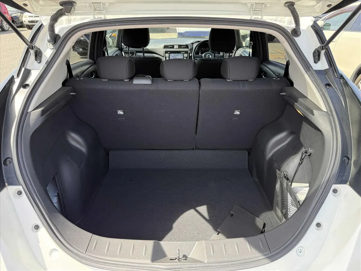 2019 Nissan Leaf X V Selection (40kWh) — photo 12