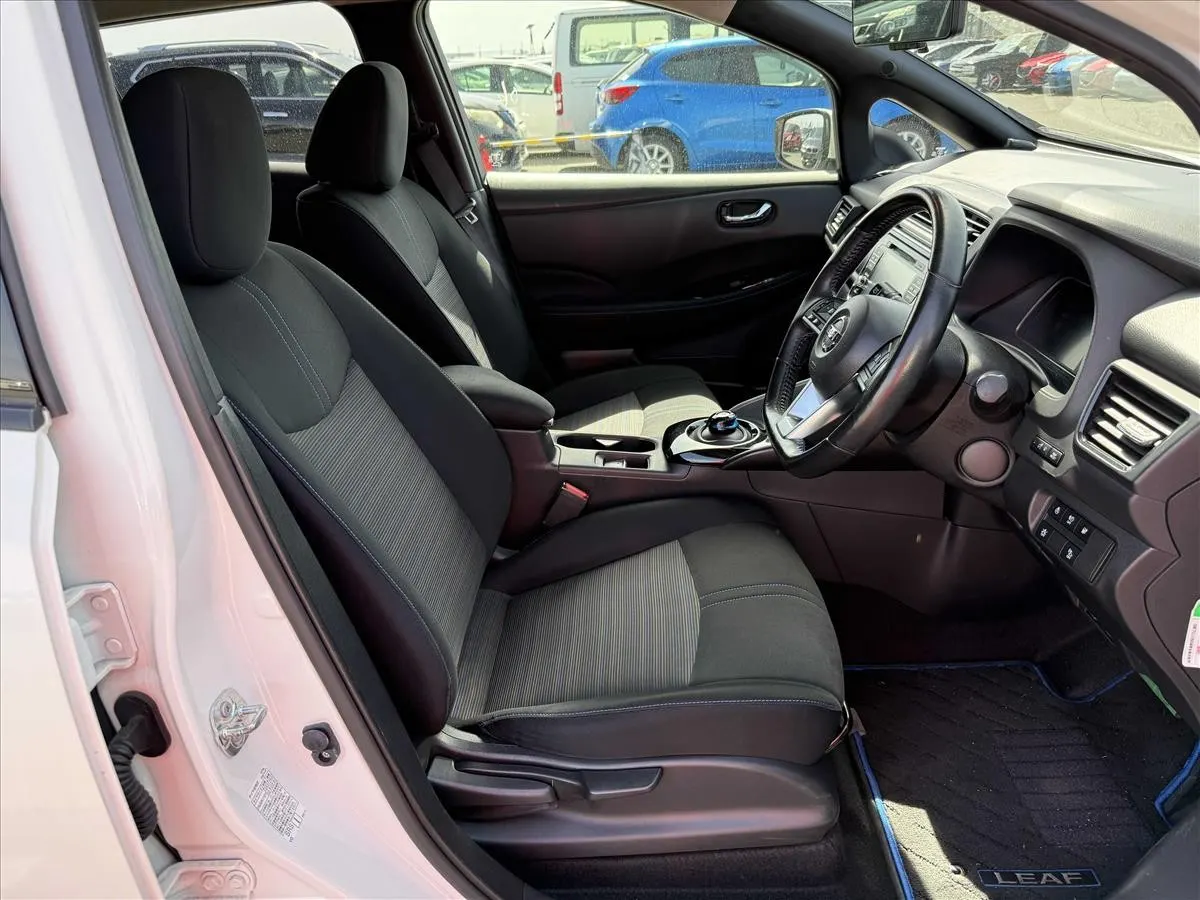 2019 Nissan Leaf X V Selection (40kWh) — photo 6