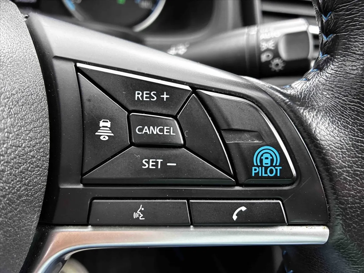 2019 Nissan Leaf X V Selection (40kWh) — photo 7