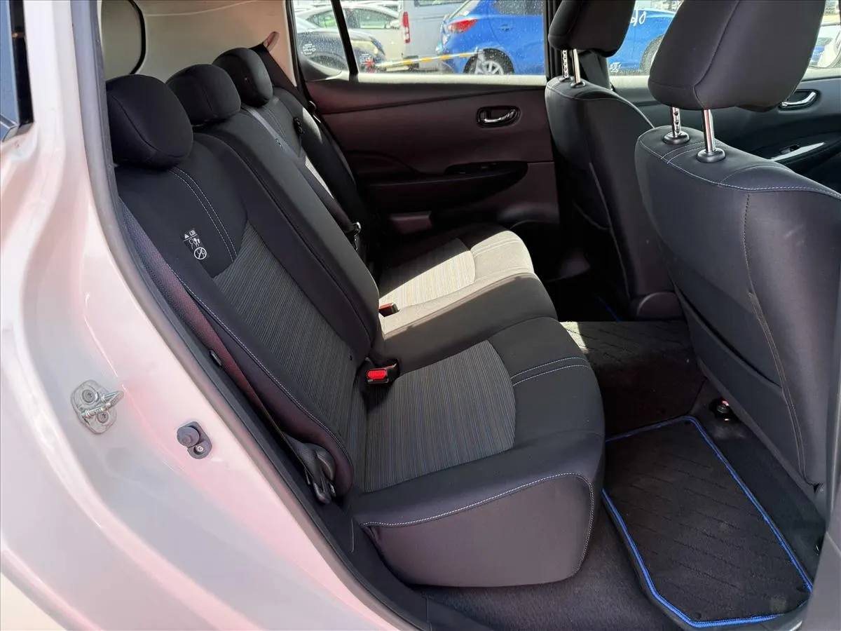 2019 Nissan Leaf X V Selection (40kWh) — photo 11