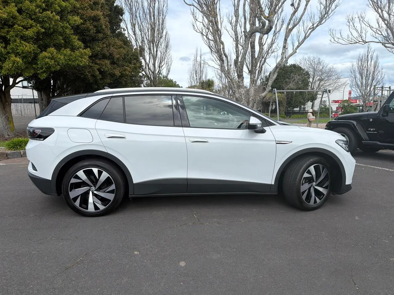 2023 Volkswagen ID.4 Pro (82kWh) — photo 4