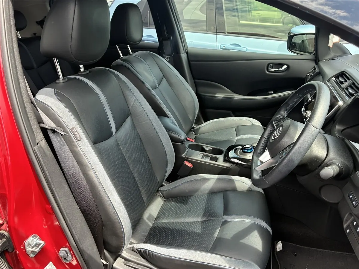 2022 Nissan Leaf X V Selection (40kWh), photo 3