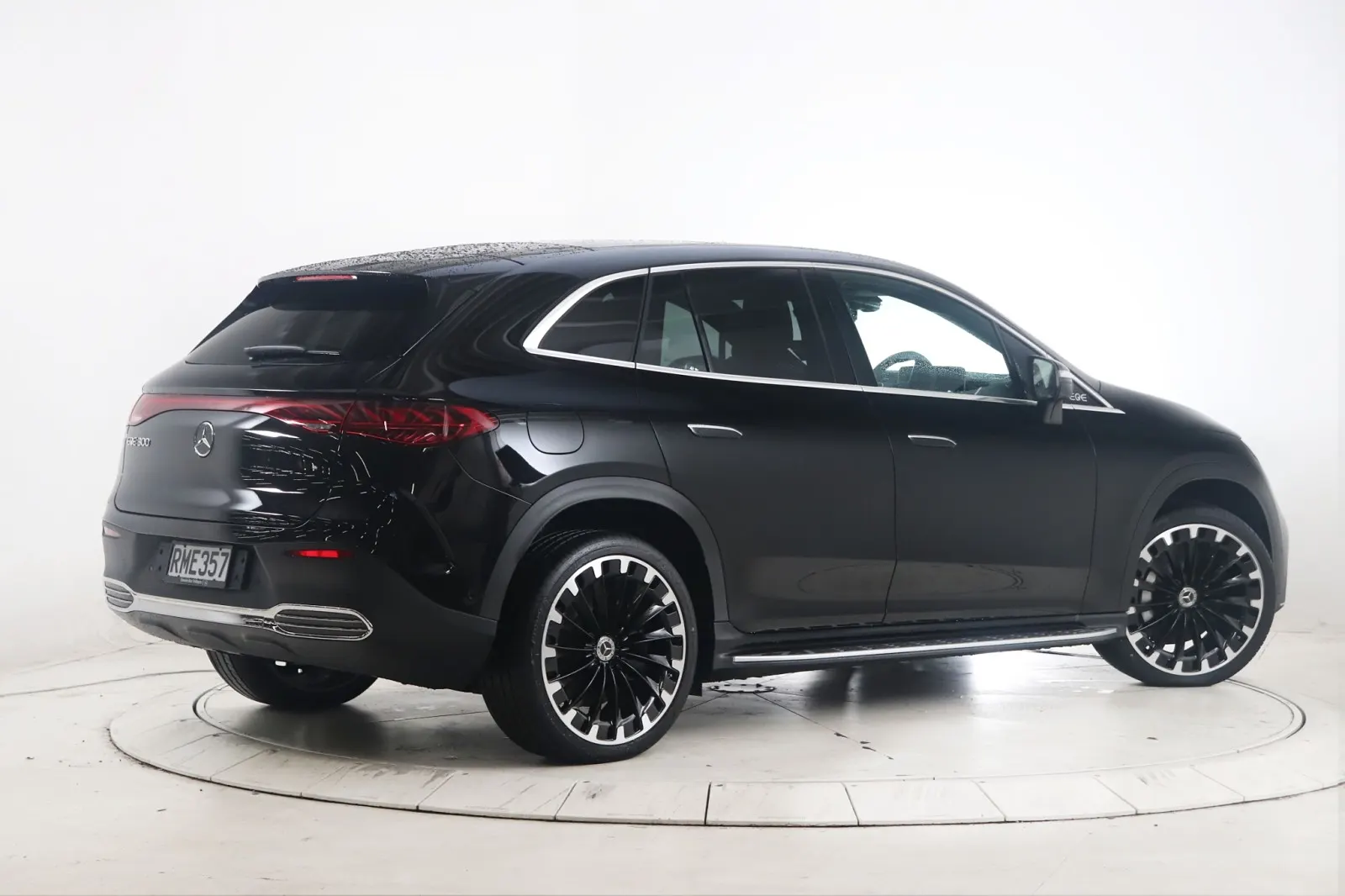 2025 Mercedes-Benz EQE 300 SUV, photo 2