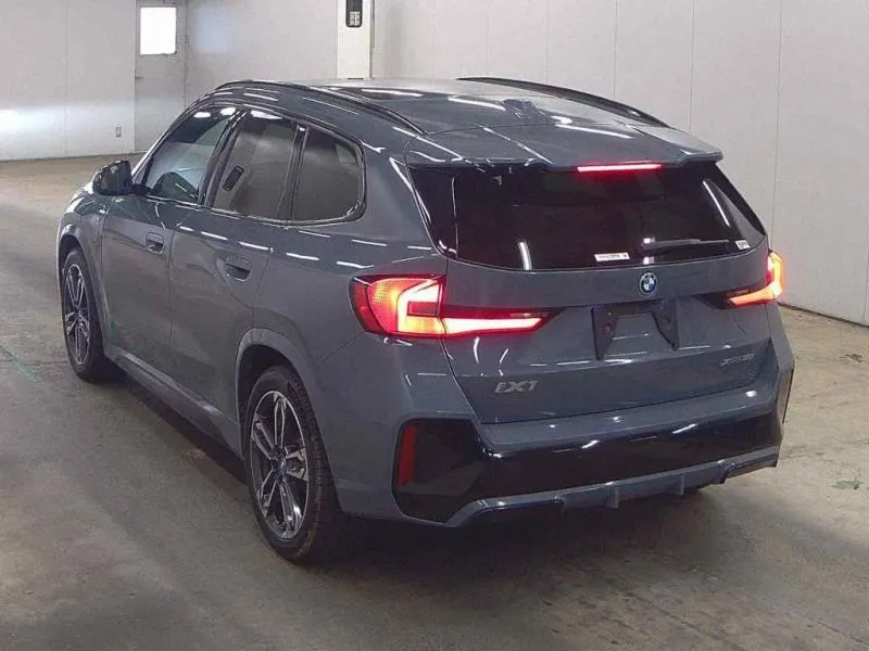 2023 BMW iX1 xDrive30 M Sport (66.5kWh) — photo 3