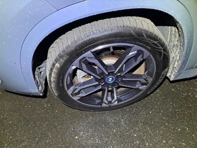 2023 BMW iX1 xDrive30 M Sport (66.5kWh) — photo 6