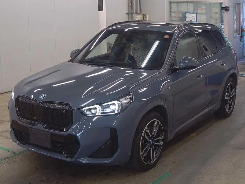 2023 BMW iX1 xDrive30 M Sport (66.5kWh) — photo 4