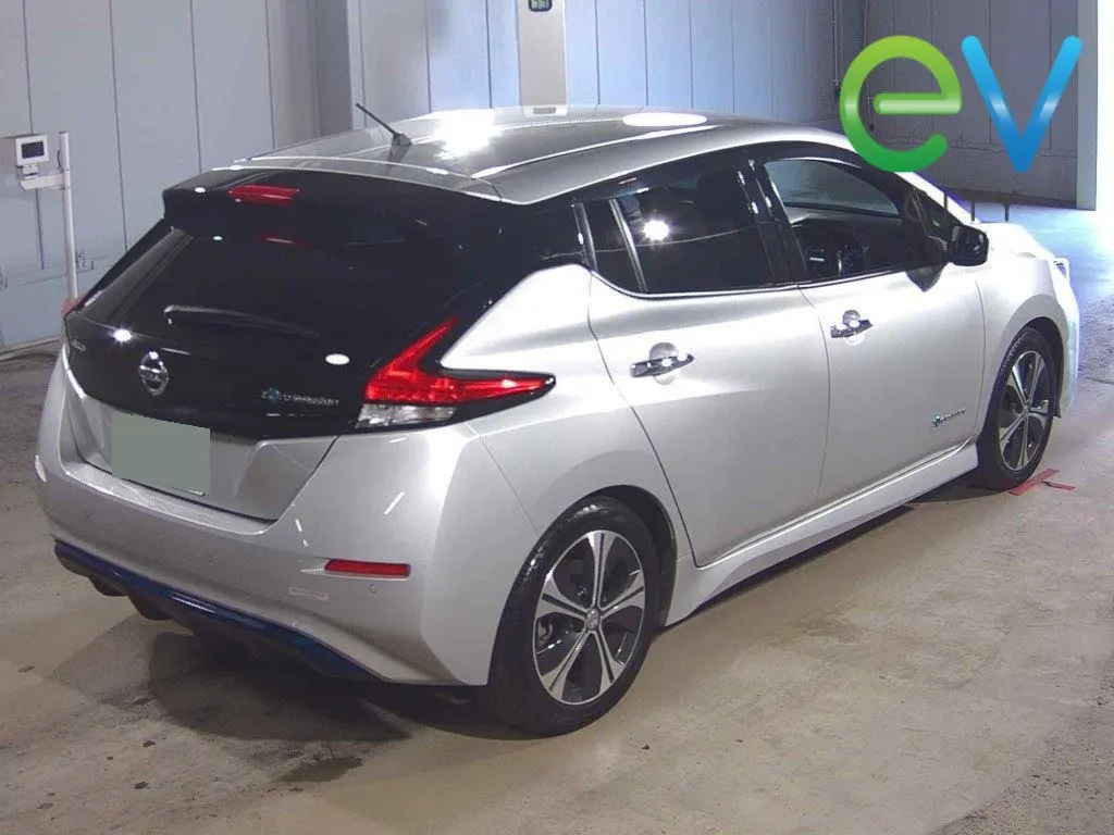 2018 Nissan LEAF X 40kWh with Pro Pilot — photo 2