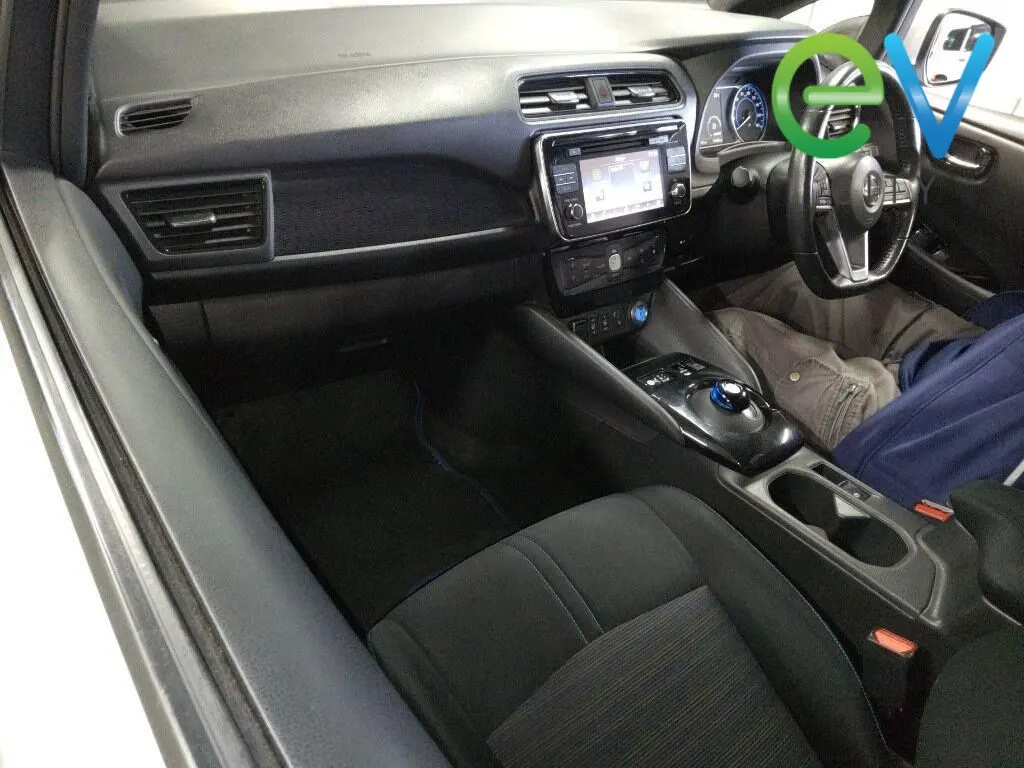 2018 Nissan LEAF X 40kWh with Pro Pilot — photo 7