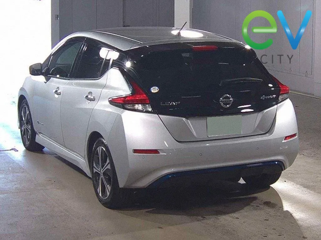 2018 Nissan LEAF X 40kWh with Pro Pilot — photo 3