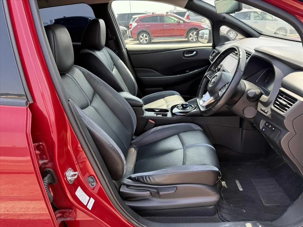 2020 Nissan Leaf X V Selection (40kWh) — photo 6