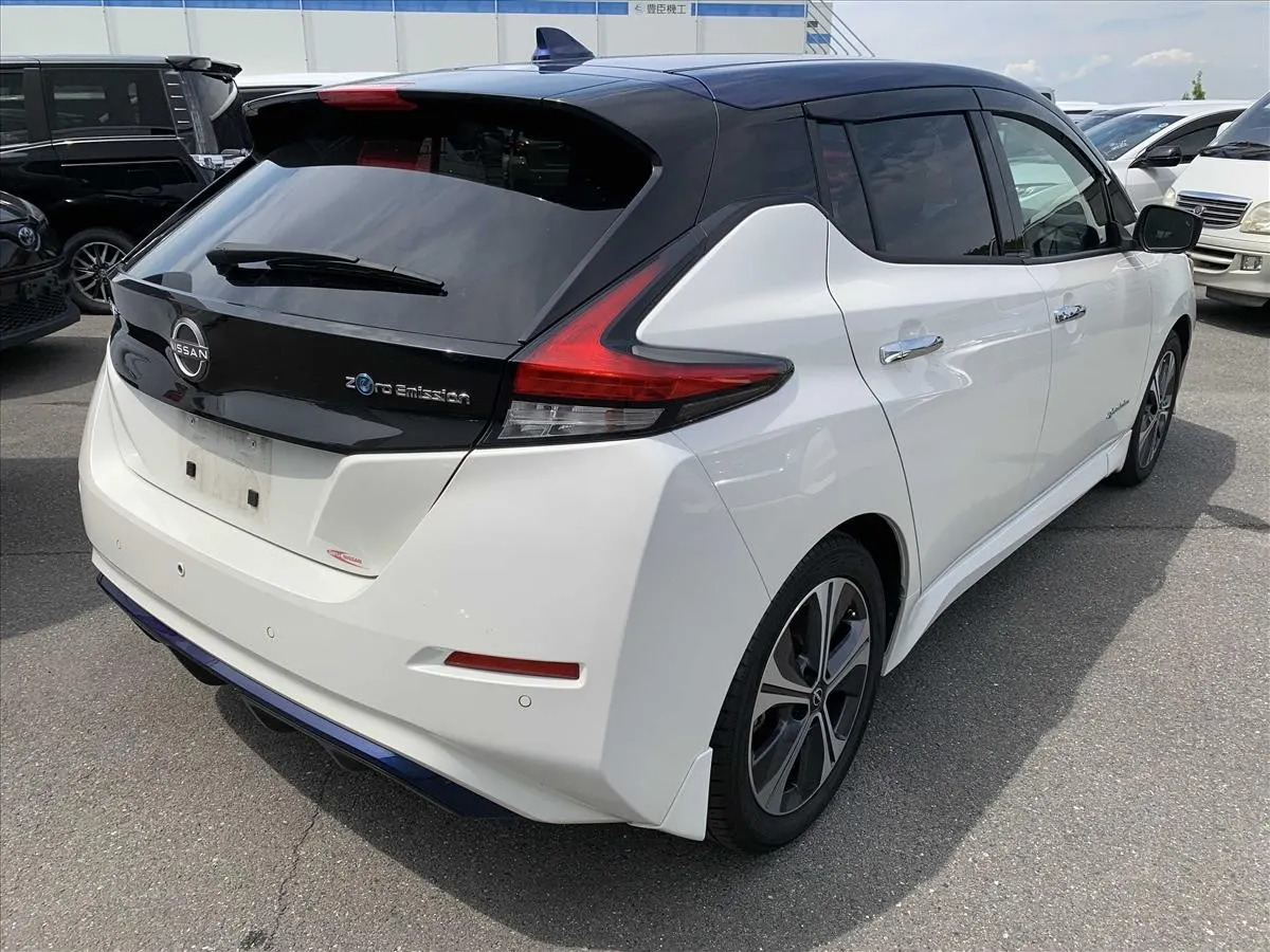 2021 Nissan Leaf X V Selection (40kWh) — photo 2