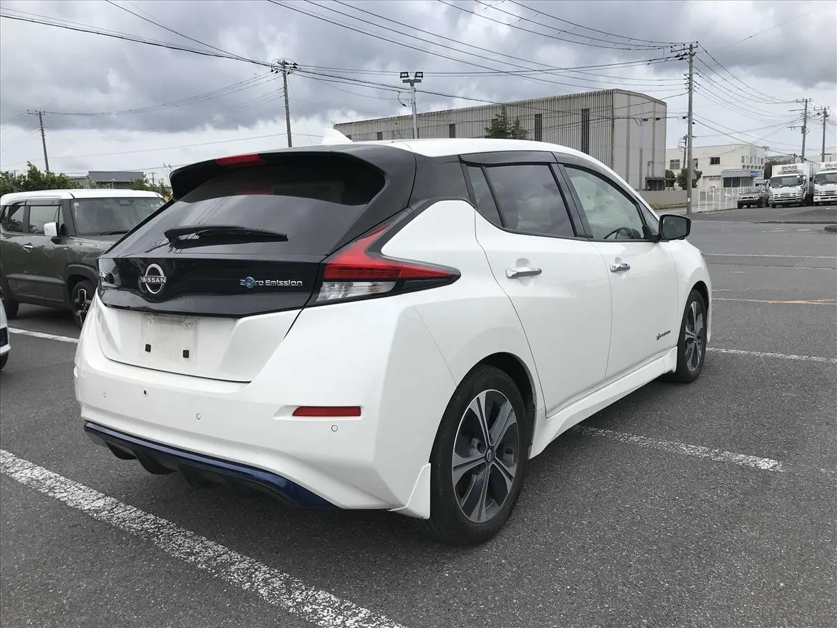2022 Nissan Leaf X V Selection (40kWh) — photo 2