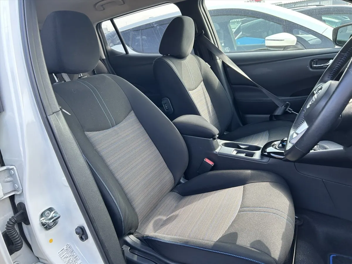 2022 Nissan Leaf X V Selection (40kWh) — photo 6