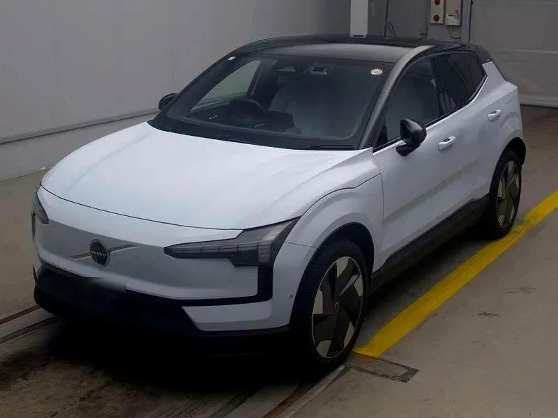 2024 Volvo EX30 Ultra Extended Range (69kWh) — photo 3