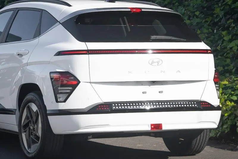 2023 Hyundai Kona Voyage 64kWh — photo 4