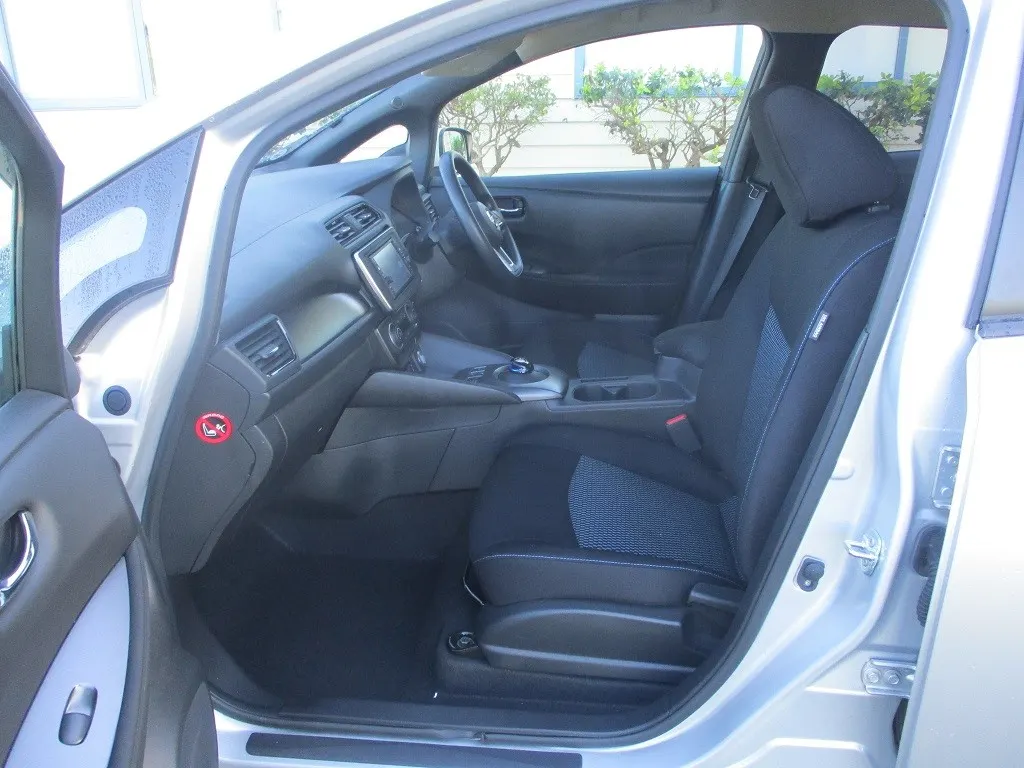 2021 Nissan Leaf E X (40kWh) — photo 8