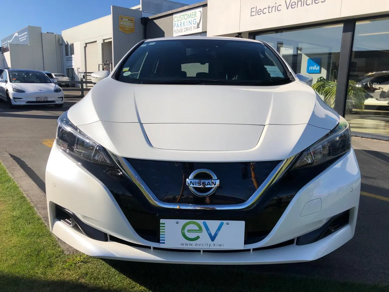 2018 Nissan Leaf X (40kWh) — photo 2
