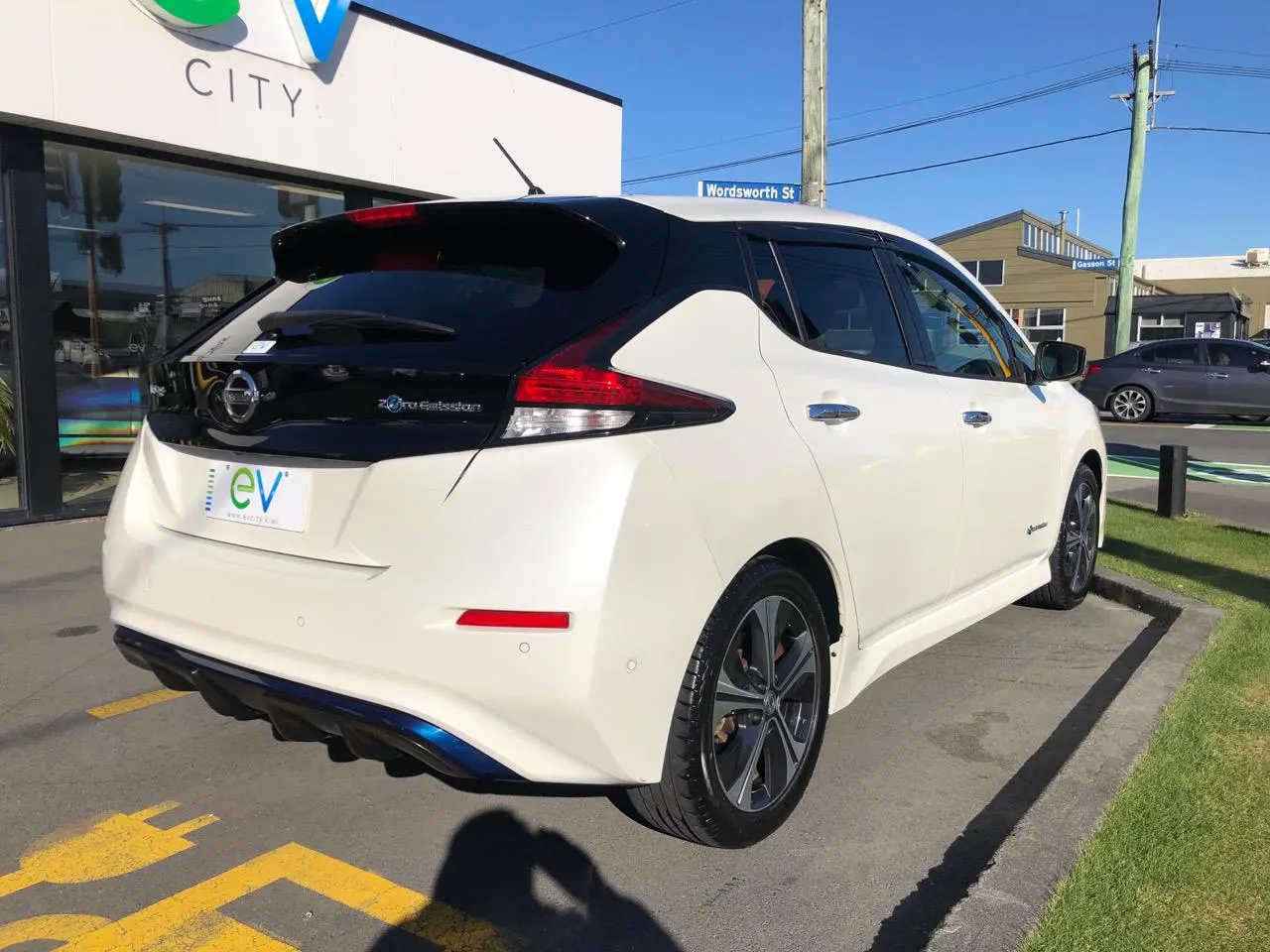 2018 Nissan Leaf X (40kWh) — photo 5