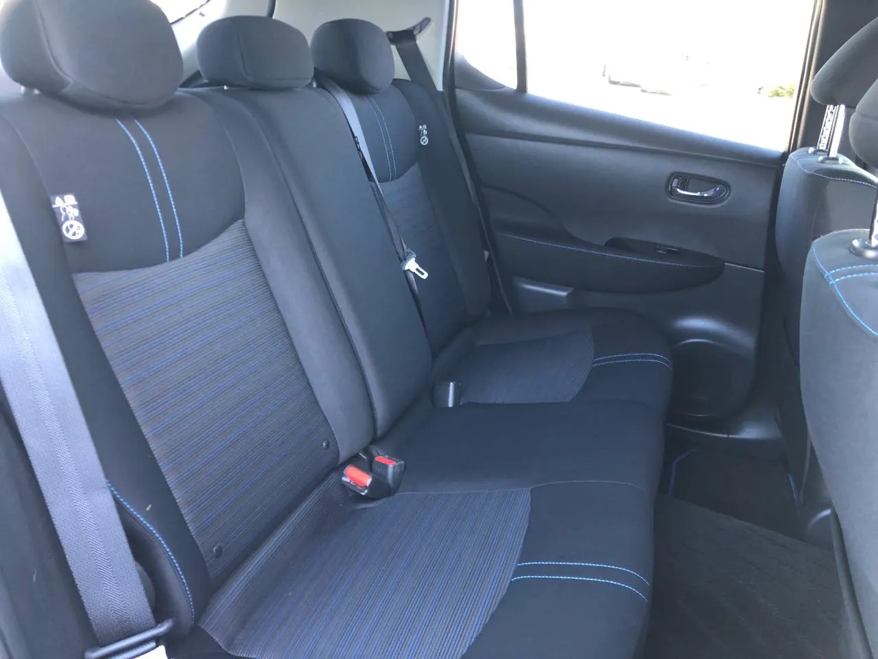 2018 Nissan Leaf X (40kWh) — photo 15