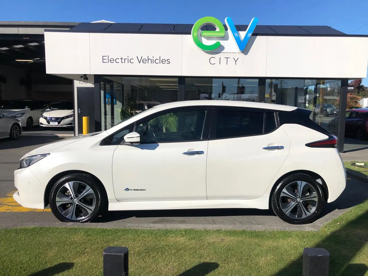 2018 Nissan Leaf X (40kWh) — photo 7