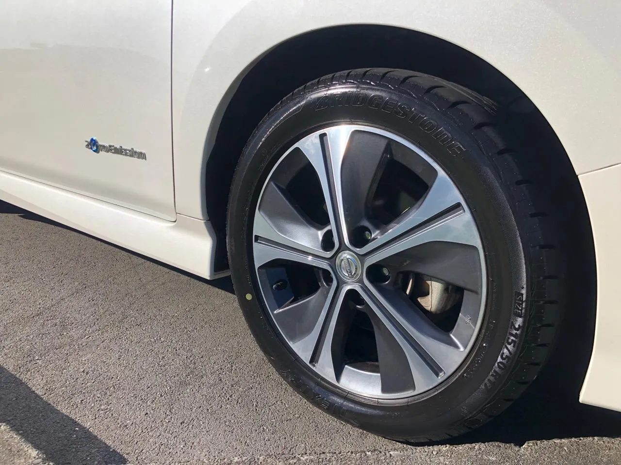 2018 Nissan Leaf X (40kWh) — photo 4