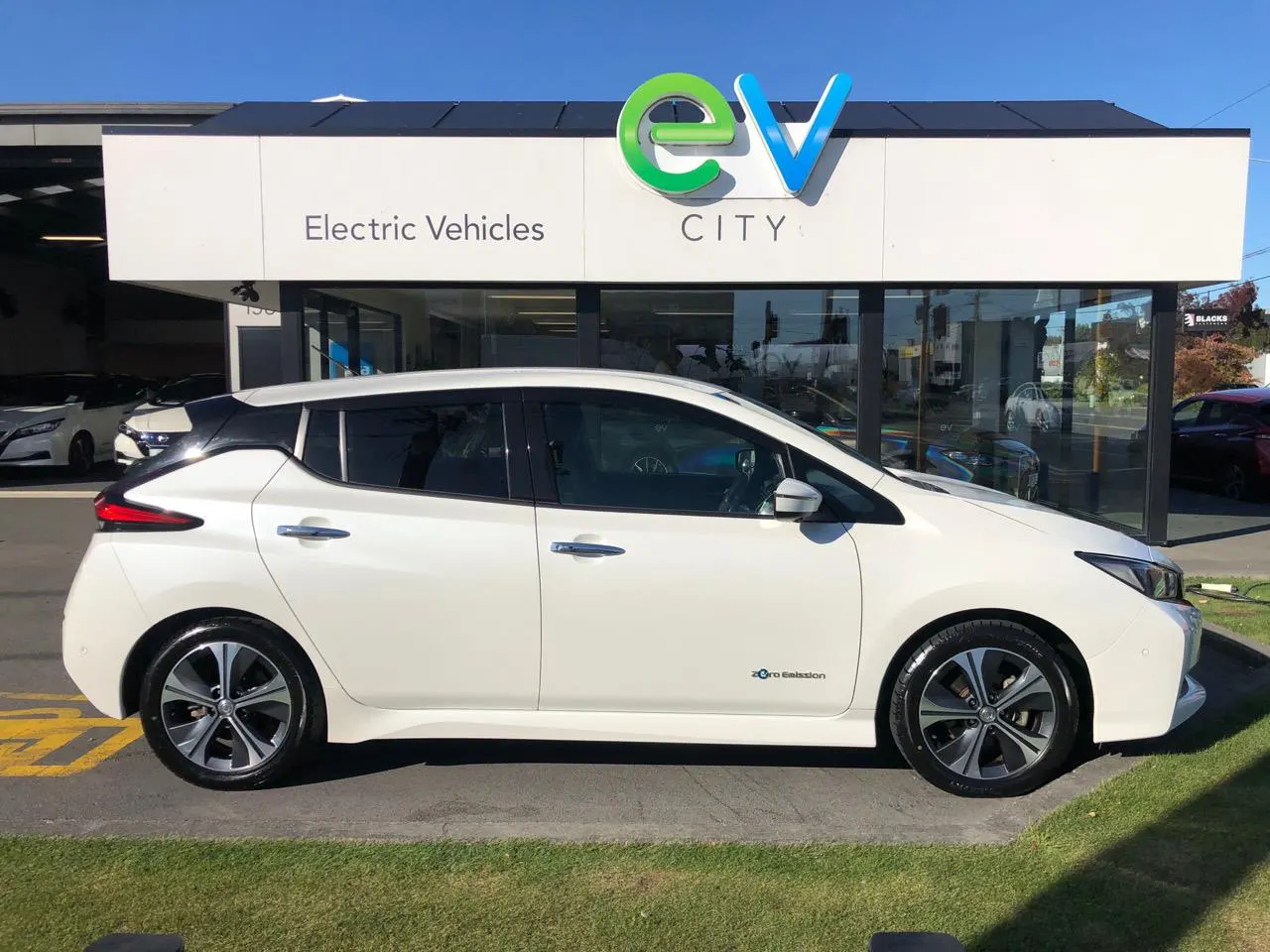 2018 Nissan Leaf X (40kWh) — photo 3