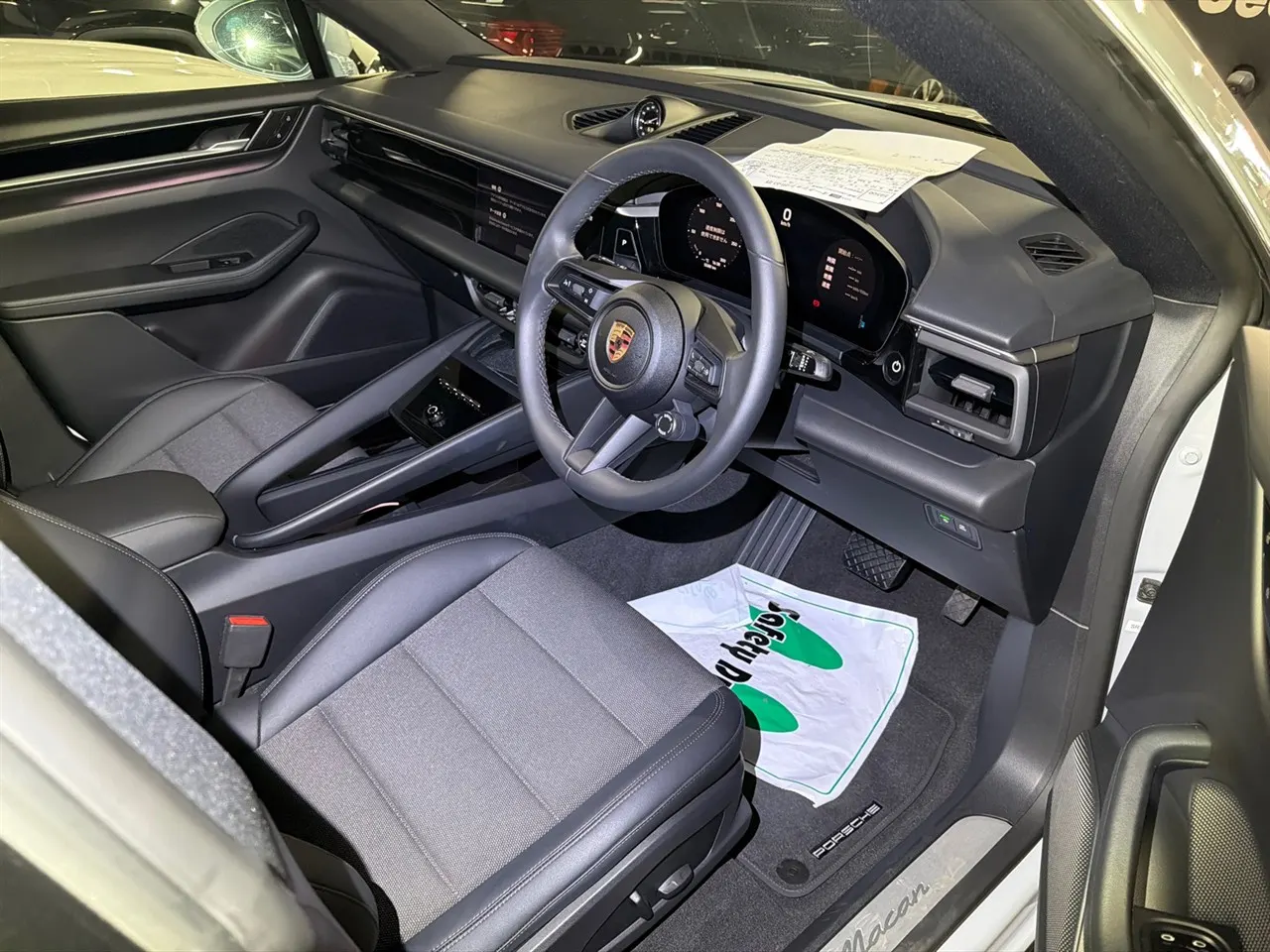 2025 Porsche Macan Electric Sports Chrono Package — photo 8
