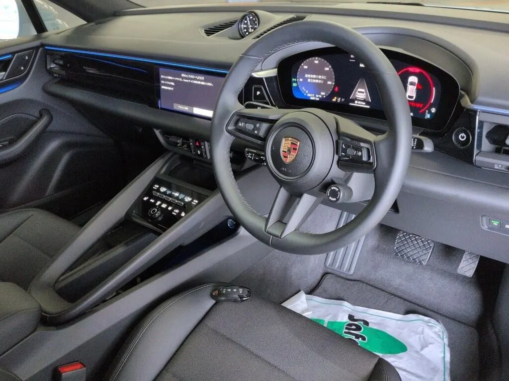 2025 Porsche Macan Electric Sports Chrono Package — photo 3