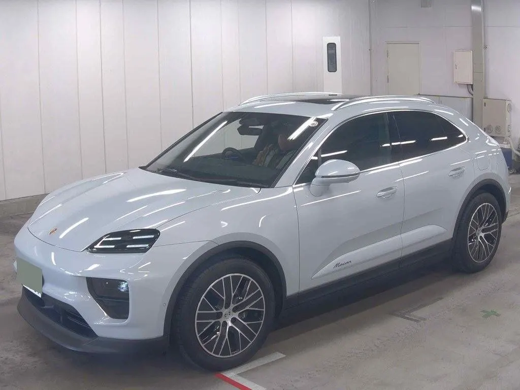 2025 Porsche Macan Electric Sports Chrono Package — photo 6