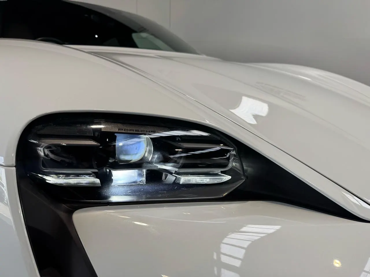 2021 Porsche Taycan 4S — photo 7